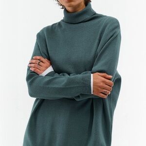 - Green turtleneck long sweater size L ( oversized)